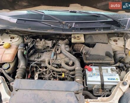 Белый Форд Транзит Коннект, объемом двигателя 1.8 л и пробегом 325 тыс. км за 3400 $, фото 9 на Automoto.ua