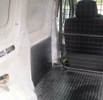 Форд Транзит Коннект 2003 в Сарнах на Automoto.ua Белый Форд Транзит Коннект, объемом двигателя 1.8 л и пробегом 300 тыс. км за 3650 $, фото 4 на Automoto.ua