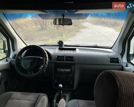 Белый Форд Транзит Коннект, объемом двигателя 1.8 л и пробегом 378 тыс. км за 3800 $, фото 7 на Automoto.ua