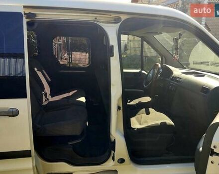 Форд Транзит Коннект 2004 в Изяслве на Automoto.ua Белый Форд Транзит Коннект, объемом двигателя 1.8 л и пробегом 276 тыс. км за 3500 $, фото 1 на Automoto.ua