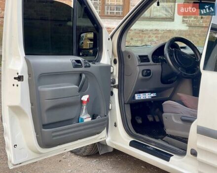 Белый Форд Транзит Коннект, объемом двигателя 1.75 л и пробегом 380 тыс. км за 4500 $, фото 14 на Automoto.ua