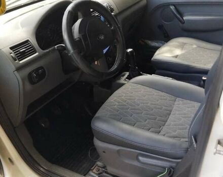 Белый Форд Транзит Коннект, объемом двигателя 1.75 л и пробегом 200 тыс. км за 4000 $, фото 2 на Automoto.ua