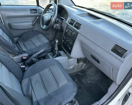 Білий Форд Транзит Коннект, об'ємом двигуна 1.75 л та пробігом 236 тис. км за 4600 $, фото 18 на Automoto.ua