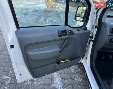 Білий Форд Транзит Коннект, об'ємом двигуна 1.75 л та пробігом 236 тис. км за 4600 $, фото 6 на Automoto.ua