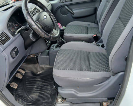 Белый Форд Транзит Коннект, объемом двигателя 1.75 л и пробегом 230 тыс. км за 4400 $, фото 10 на Automoto.ua