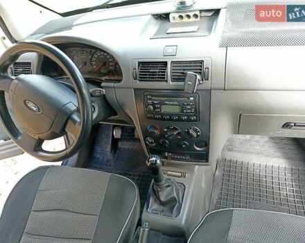 Форд Транзит Коннект 2006 у Коростене на Automoto.ua Білий Форд Транзит Коннект, об'ємом двигуна 1.8 л та пробігом 318 тис. км за 6300 $, фото 10 на Automoto.ua