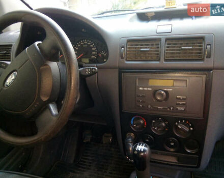 Білий Форд Транзит Коннект, об'ємом двигуна 1.8 л та пробігом 240 тис. км за 4600 $, фото 5 на Automoto.ua