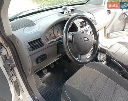 Форд Транзит Коннект 2006 у Коростене на Automoto.ua Білий Форд Транзит Коннект, об'ємом двигуна 1.8 л та пробігом 318 тис. км за 6300 $, фото 12 на Automoto.ua