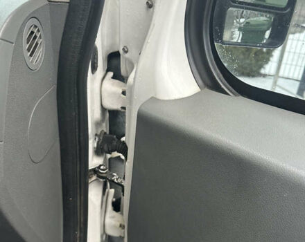 Білий Форд Транзит Коннект, об'ємом двигуна 1.75 л та пробігом 380 тис. км за 4000 $, фото 22 на Automoto.ua