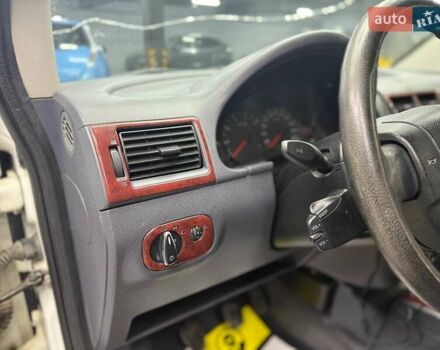 Форд Транзит Коннект 2007 у Чернівцях на Automoto.ua Білий Форд Транзит Коннект, об'ємом двигуна 1.75 л та пробігом 267 тис. км за 5000 $, фото 16 на Automoto.ua
