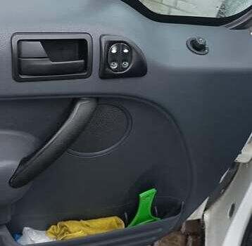 Белый Форд Транзит Коннект, объемом двигателя 1.8 л и пробегом 235 тыс. км за 4700 $, фото 10 на Automoto.ua