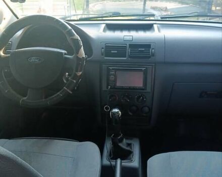 Белый Форд Транзит Коннект, объемом двигателя 1.8 л и пробегом 350 тыс. км за 3500 $, фото 1 на Automoto.ua