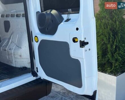 Белый Форд Транзит Коннект, объемом двигателя 1.8 л и пробегом 290 тыс. км за 5699 $, фото 33 на Automoto.ua