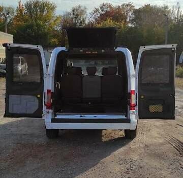 Форд Транзит Коннект 2010 в Харькове на Automoto.ua Белый Форд Транзит Коннект, объемом двигателя 1.75 л и пробегом 235 тыс. км за 6000 $, фото 9 на Automoto.ua