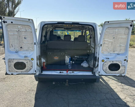 Белый Форд Транзит Коннект, объемом двигателя 1.8 л и пробегом 316 тыс. км за 5500 $, фото 7 на Automoto.ua