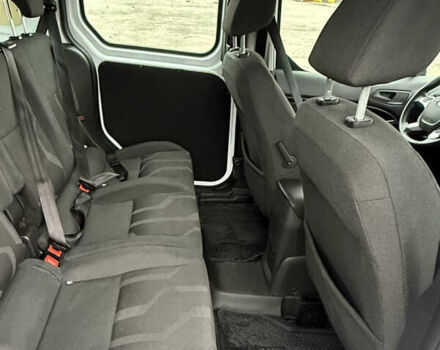 Белый Форд Транзит Коннект, объемом двигателя 1.5 л и пробегом 210 тыс. км за 12600 $, фото 11 на Automoto.ua