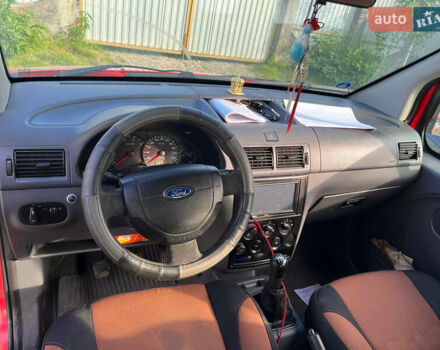 Червоний Форд Транзит Коннект, об'ємом двигуна 1.8 л та пробігом 360 тис. км за 3700 $, фото 1 на Automoto.ua