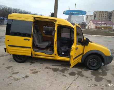 Желтый Форд Транзит Коннект пасс., объемом двигателя 1.8 л и пробегом 240 тыс. км за 4500 $, фото 1 на Automoto.ua