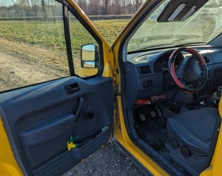 Желтый Форд Транзит Коннект, объемом двигателя 2 л и пробегом 430 тыс. км за 3600 $, фото 4 на Automoto.ua