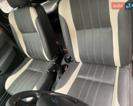 Помаранчевий Форд Транзит Коннект, об'ємом двигуна 1.8 л та пробігом 350 тис. км за 3900 $, фото 4 на Automoto.ua