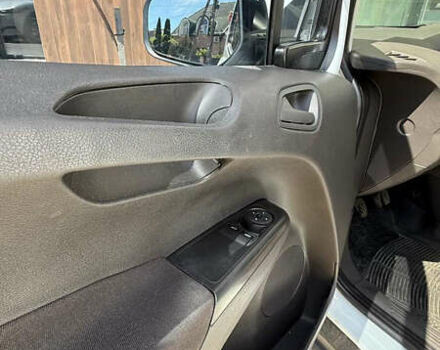 Белый Форд Транзит Курьер, объемом двигателя 1.5 л и пробегом 280 тыс. км за 6400 $, фото 4 на Automoto.ua