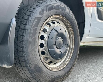 Белый Форд Транзит Кастом, объемом двигателя 2.2 л и пробегом 309 тыс. км за 16000 $, фото 32 на Automoto.ua