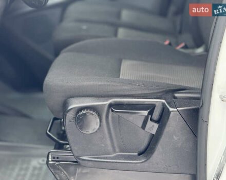 Білий Форд Транзит Кастом, об'ємом двигуна 2.2 л та пробігом 260 тис. км за 10999 $, фото 27 на Automoto.ua