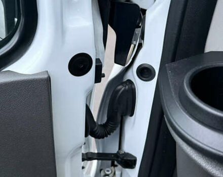 Белый Форд Транзит Кастом, объемом двигателя 2 л и пробегом 258 тыс. км за 17500 $, фото 27 на Automoto.ua