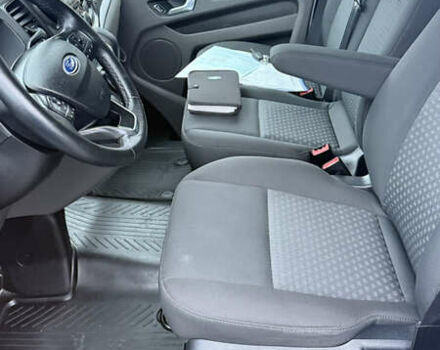 Белый Форд Транзит Кастом, объемом двигателя 2 л и пробегом 258 тыс. км за 17500 $, фото 40 на Automoto.ua