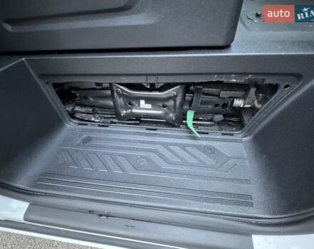 Форд Транзит Кастом 2022 у Києві на Automoto.ua Білий Форд Транзит Кастом, об'ємом двигуна 2 л та пробігом 217 тис. км за 19500 $, фото 16 на Automoto.ua