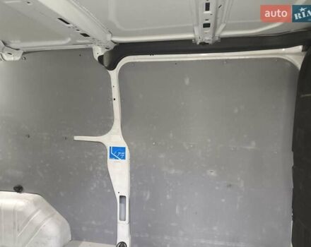 Білий Форд Транзит Кастом, об'ємом двигуна 2.2 л та пробігом 220 тис. км за 14000 $, фото 7 на Automoto.ua