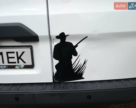 Белый Форд Транзит Кастом, объемом двигателя 2.2 л и пробегом 205 тыс. км за 9900 $, фото 1 на Automoto.ua