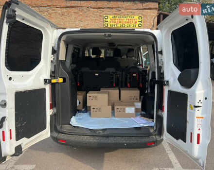 Белый Форд Транзит Кастом, объемом двигателя 2.2 л и пробегом 330 тыс. км за 13100 $, фото 4 на Automoto.ua