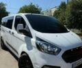 Белый Форд Транзит Кастом, объемом двигателя 2 л и пробегом 245 тыс. км за 21999 $, фото 1 на Automoto.ua