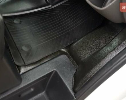 Белый Форд Транзит Кастом, объемом двигателя 2 л и пробегом 174 тыс. км за 18800 $, фото 35 на Automoto.ua