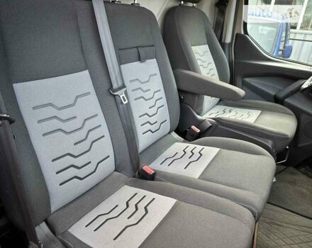 Серый Форд Транзит Кастом, объемом двигателя 2.2 л и пробегом 240 тыс. км за 11800 $, фото 4 на Automoto.ua