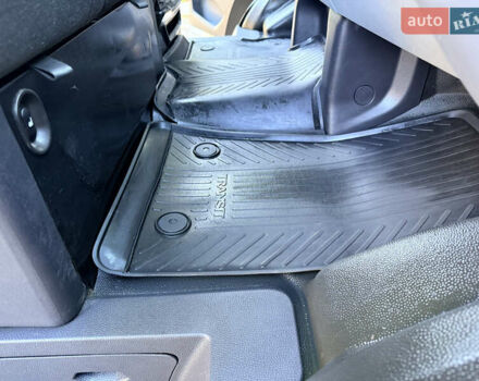 Сірий Форд Транзит Кастом, об'ємом двигуна 2 л та пробігом 105 тис. км за 13300 $, фото 26 на Automoto.ua