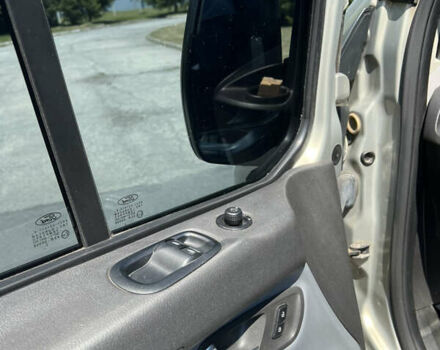 Серый Форд Транзит Кастом, объемом двигателя 2.2 л и пробегом 247 тыс. км за 11100 $, фото 11 на Automoto.ua