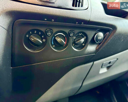 Сірий Форд Транзит Кастом, об'ємом двигуна 2.2 л та пробігом 293 тис. км за 16500 $, фото 33 на Automoto.ua