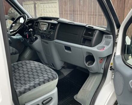 Білий Форд Транзит, об'ємом двигуна 2.2 л та пробігом 241 тис. км за 13500 $, фото 7 на Automoto.ua