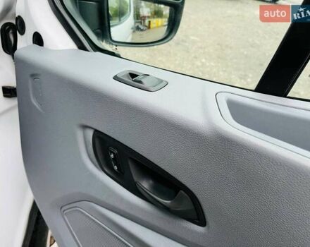 Белый Форд Транзит, объемом двигателя 2.2 л и пробегом 300 тыс. км за 15900 $, фото 28 на Automoto.ua