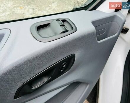 Белый Форд Транзит, объемом двигателя 2.2 л и пробегом 300 тыс. км за 15900 $, фото 29 на Automoto.ua