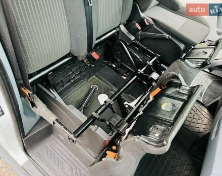 Белый Форд Транзит, объемом двигателя 2.2 л и пробегом 300 тыс. км за 15900 $, фото 43 на Automoto.ua