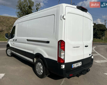 Белый Форд Транзит, объемом двигателя 2 л и пробегом 250 тыс. км за 71994 $, фото 4 на Automoto.ua