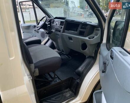 Білий Форд Транзит, об'ємом двигуна 2.4 л та пробігом 360 тис. км за 9700 $, фото 4 на Automoto.ua