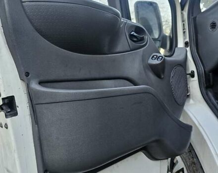 Форд Транзит 2004 у Чернівцях на Automoto.ua Білий Форд Транзит, об'ємом двигуна 2 л та пробігом 335 тис. км за 5600 $, фото 27 на Automoto.ua