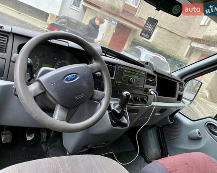Білий Форд Транзит, об'ємом двигуна 2.2 л та пробігом 400 тис. км за 4100 $, фото 7 на Automoto.ua