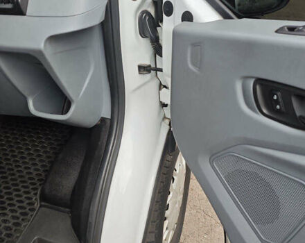 Белый Форд Транзит, объемом двигателя 2.2 л и пробегом 326 тыс. км за 13000 $, фото 19 на Automoto.ua