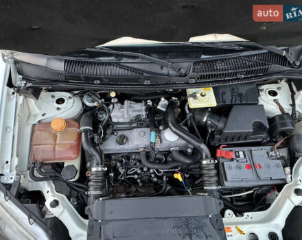 Белый Форд Транзит, объемом двигателя 1.75 л и пробегом 228 тыс. км за 4600 $, фото 28 на Automoto.ua