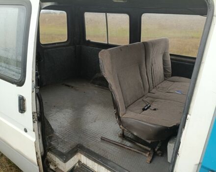 Белый Форд Транзит, объемом двигателя 2 л и пробегом 155 тыс. км за 2000 $, фото 16 на Automoto.ua